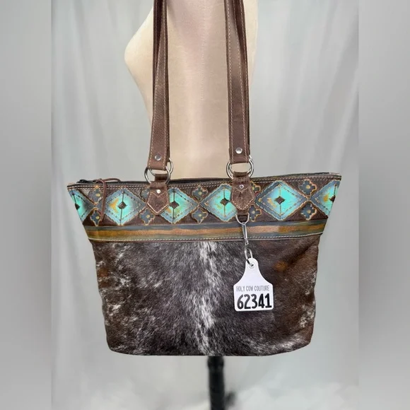 Holy Cow Couture Town Square Tote - Picture 3 of 11